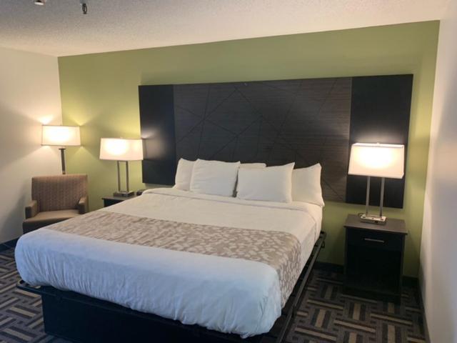 La Quinta And By Wyndham Cincinnati North 3*