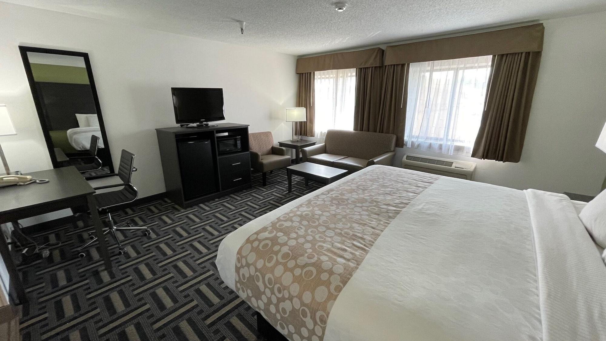 La Quinta And By Wyndham Cincinnati North Springdale