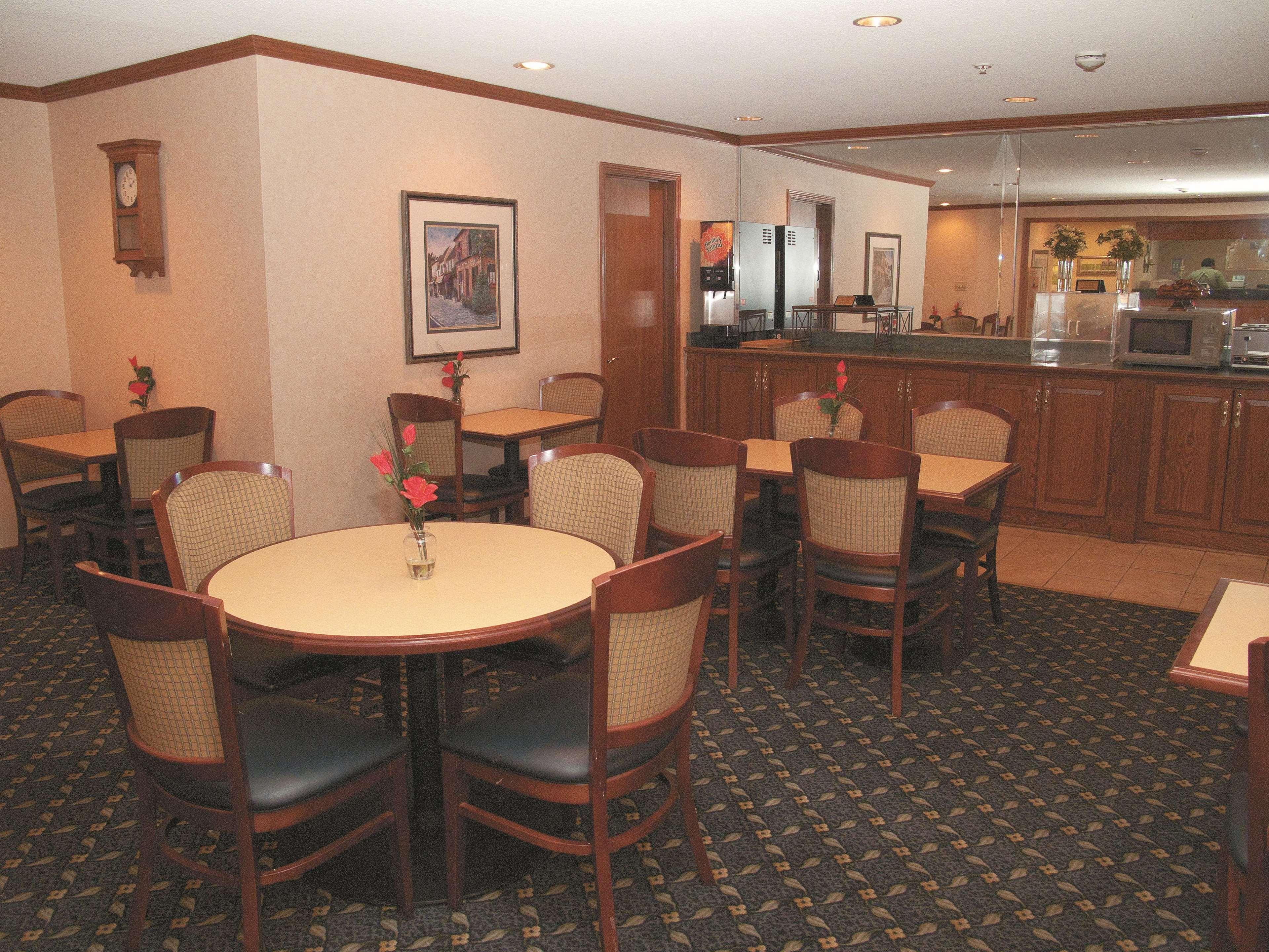 Hotel La Quinta And By Wyndham Cincinnati North Springdale