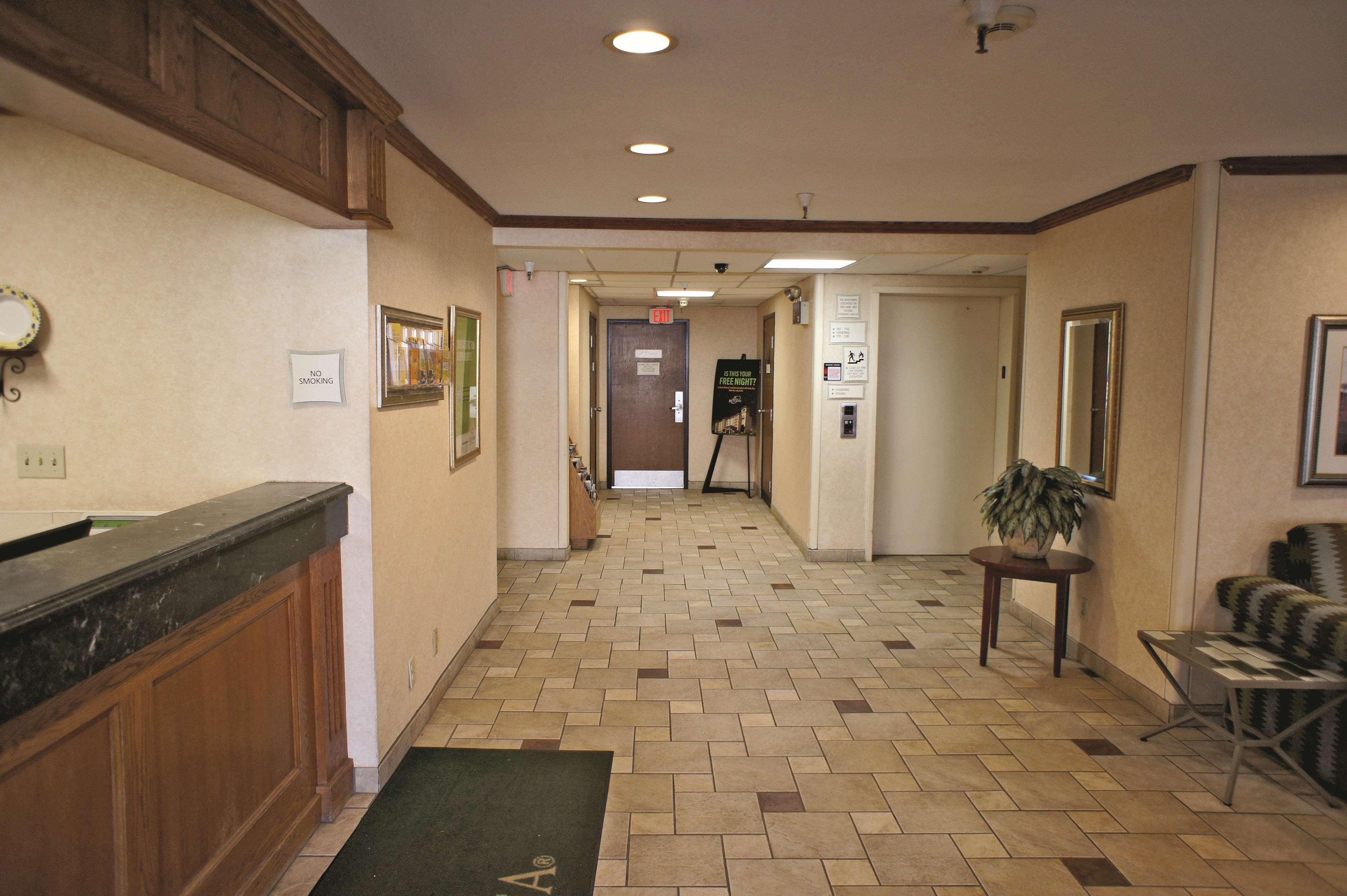 Hotel La Quinta And By Wyndham Cincinnati North Springdale