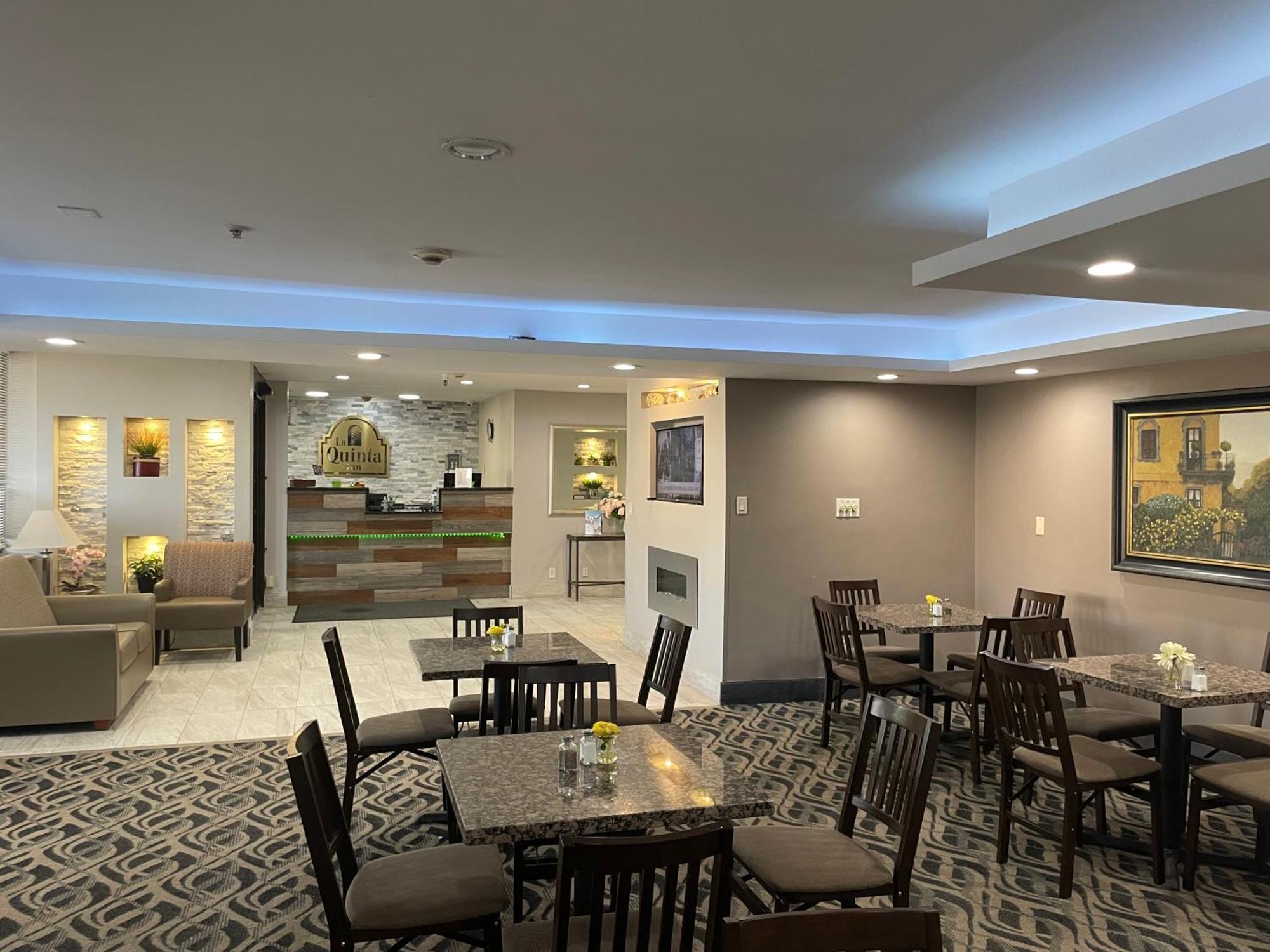 Hotel La Quinta And By Wyndham Cincinnati North