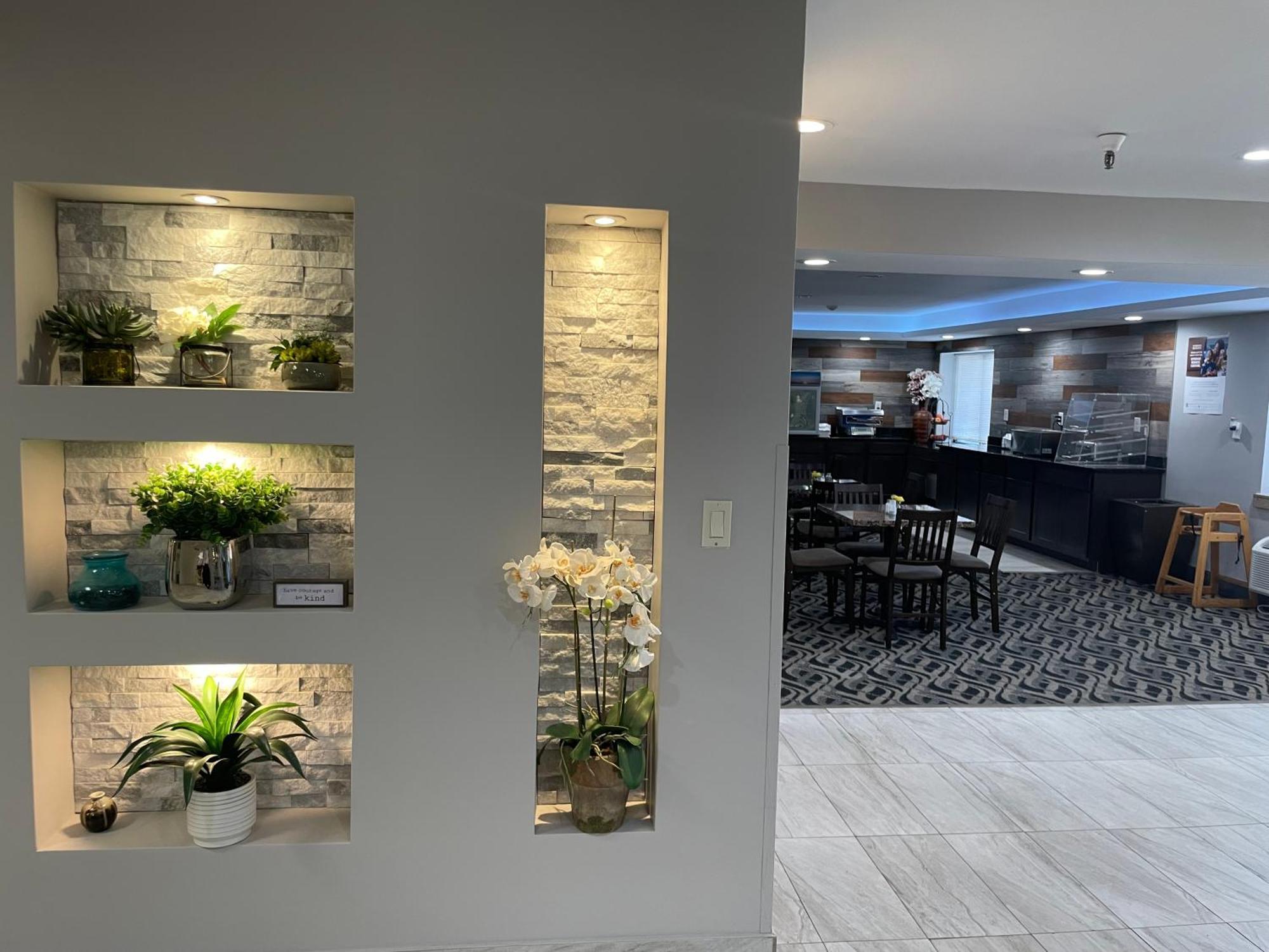 Hotel La Quinta And By Wyndham Cincinnati North Springdale