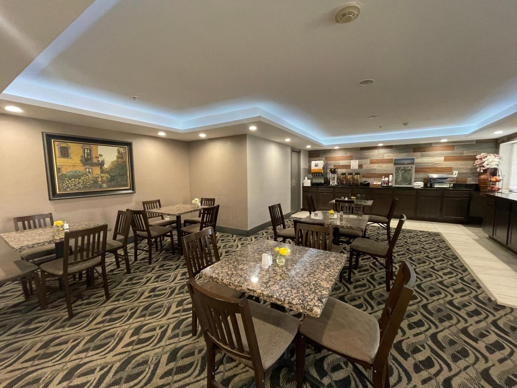 Hotel La Quinta And By Wyndham Cincinnati North 3*