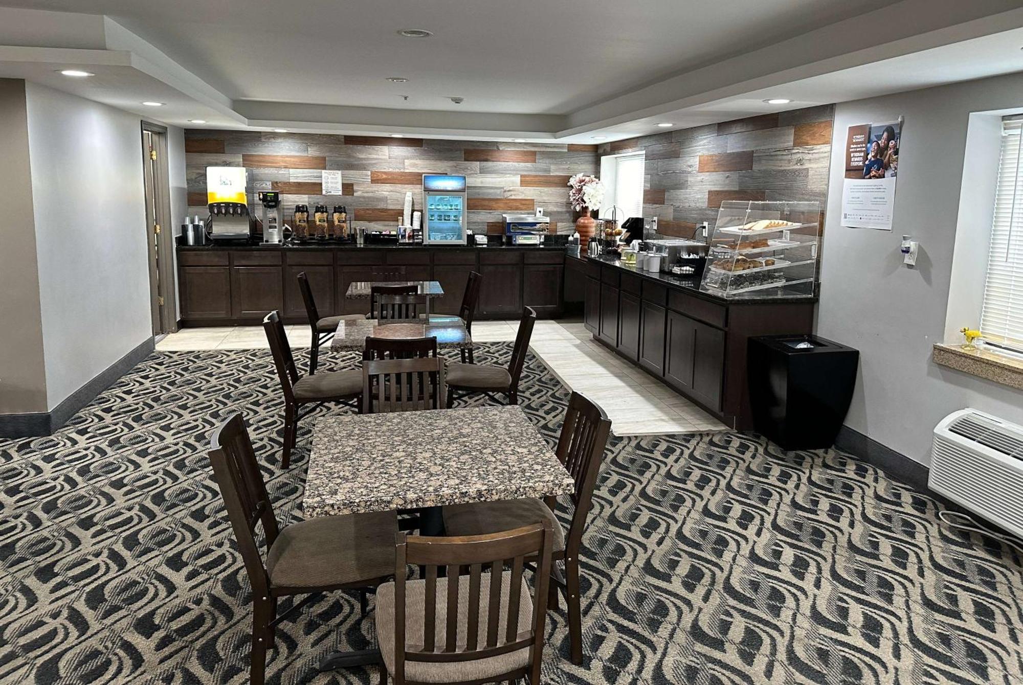 La Quinta And By Wyndham Cincinnati North 3*