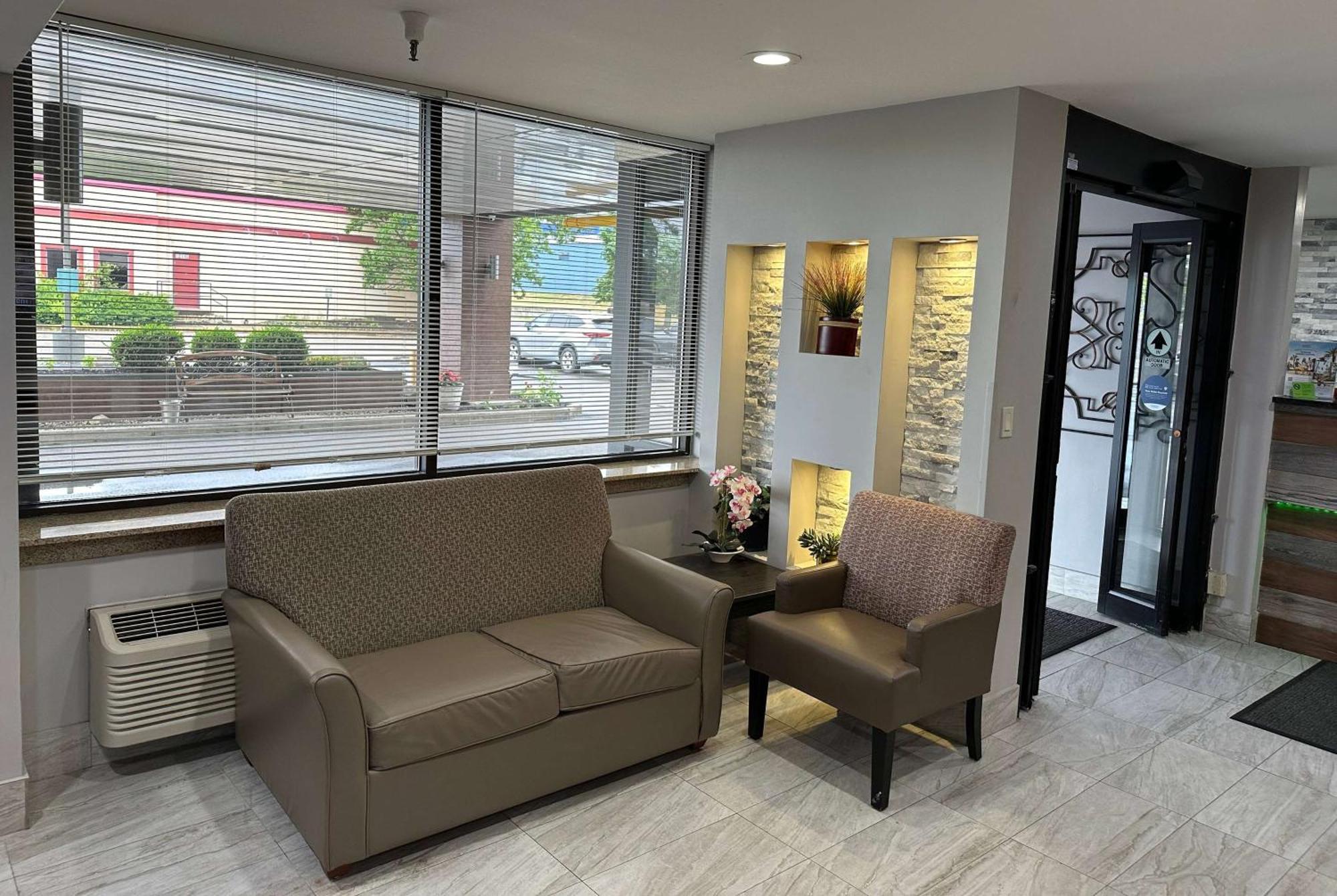 Hotel La Quinta And By Wyndham Cincinnati North